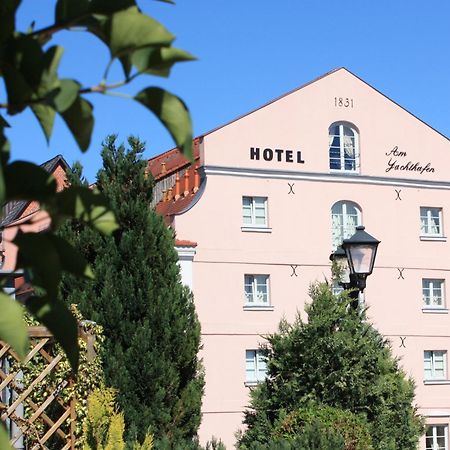 Hotel Am Yachthafen Waren  Exterior foto